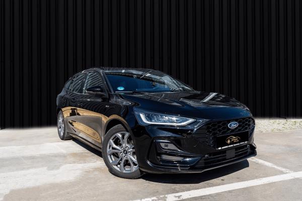 Ford Focus ST Line Hybrid